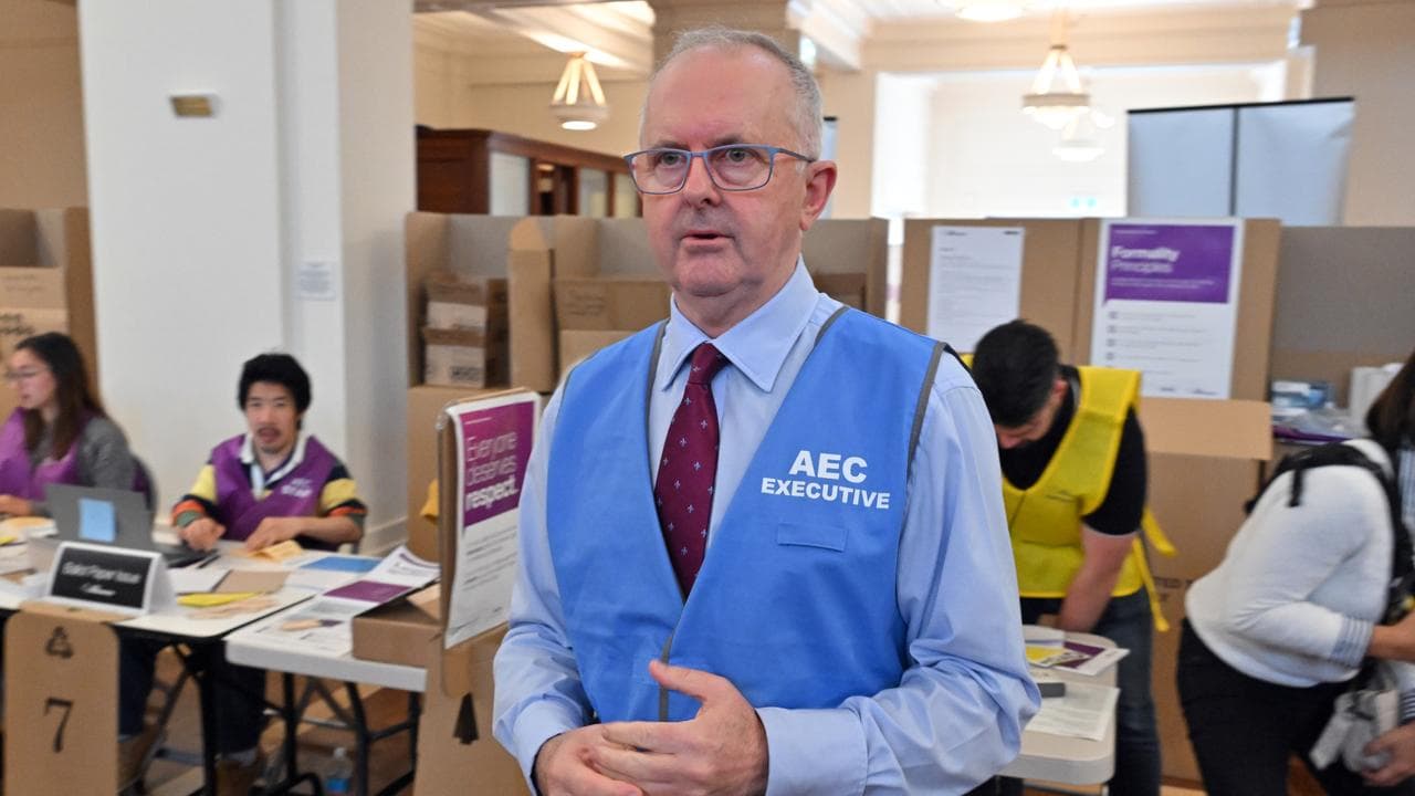 Fomer Australian electoral commissioner Tom Rogers (file image)
