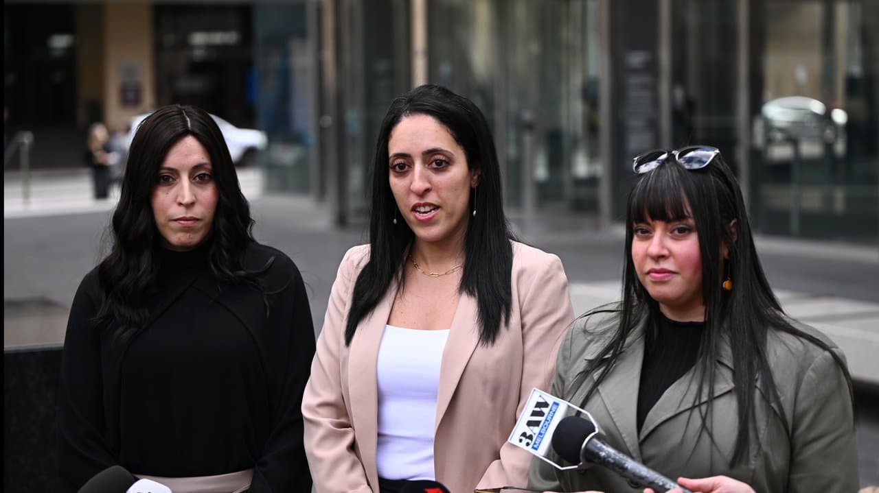 Nicole Meyer, Elly Sapper and Dassi Erlich at court in 2023.