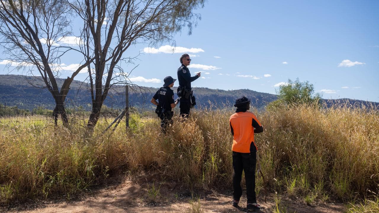 Alice Springs locals join police as they search for Sharon, aged 5.
