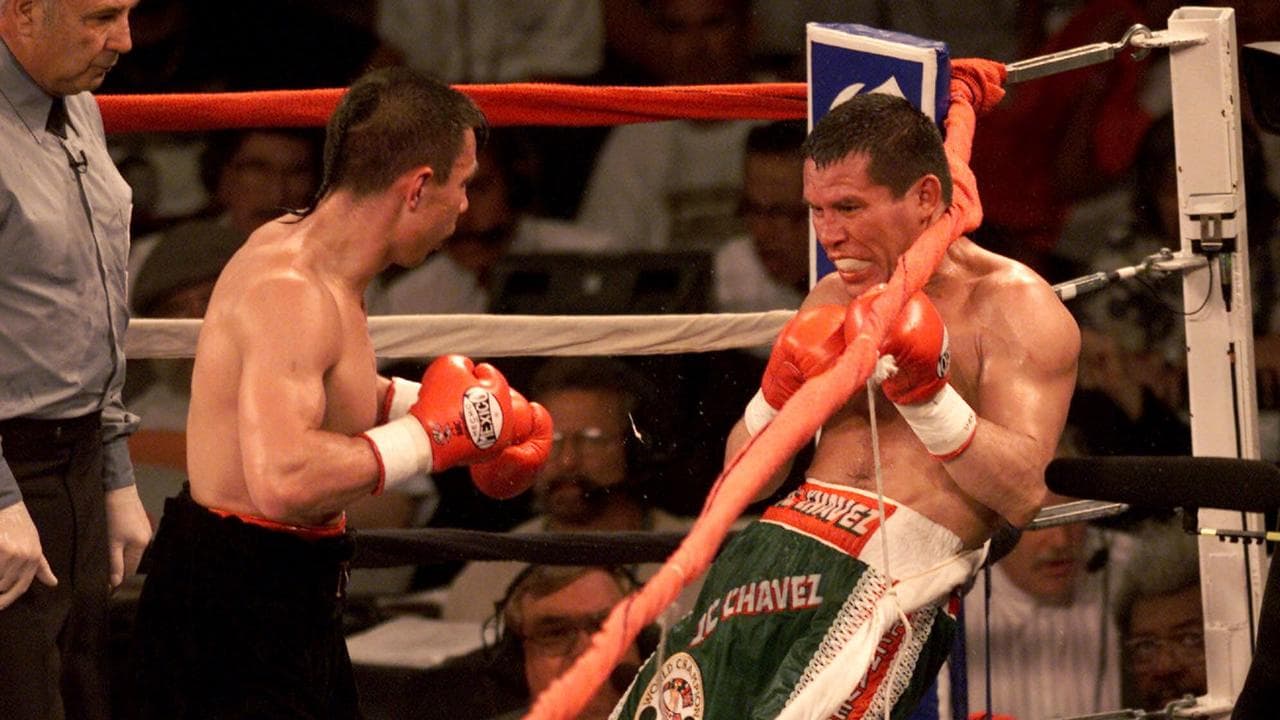 (L-R) Kostya Tszyu and Julio Cesar Chavez.