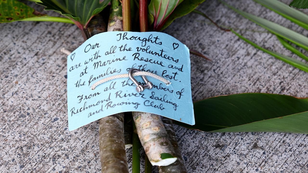 A note left hailing two volunteers who died during a marine rescue.