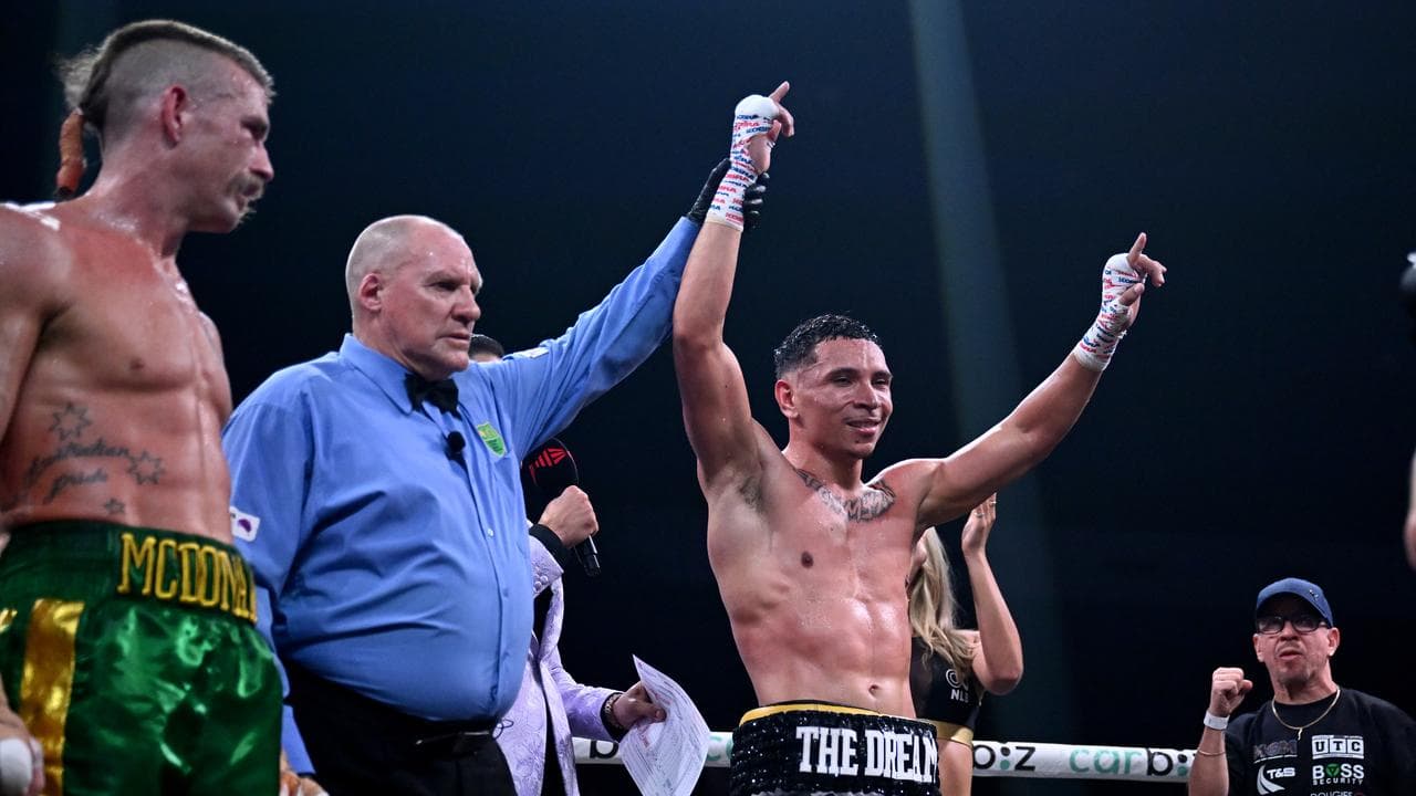 Rahim Mundine (right) defeats Lance McDonald