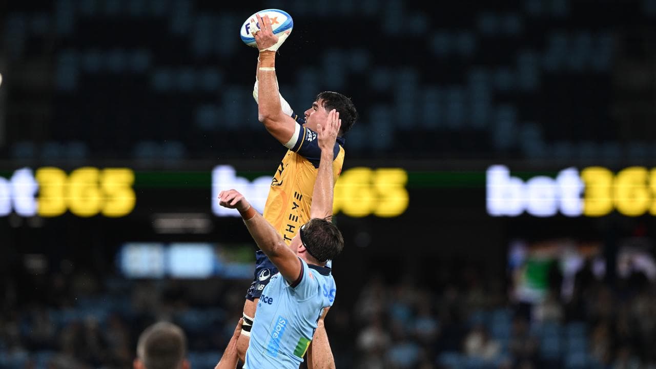 Darcy Swain catches the ball 