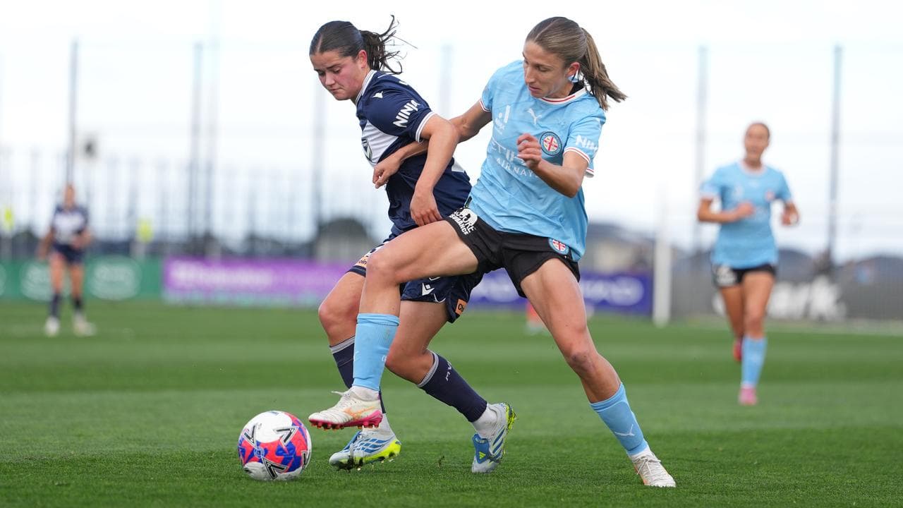 (L-R) Leah Davidson and Rachel Lowe.