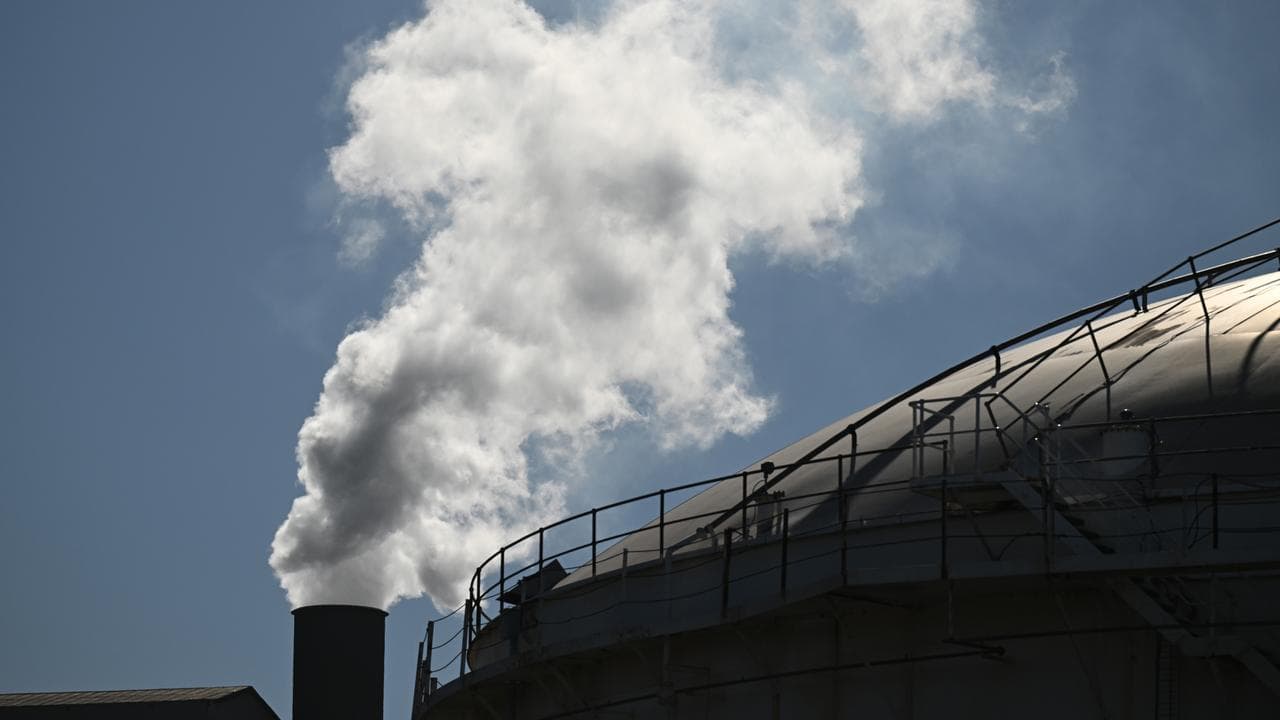 Fuel storage tanks 