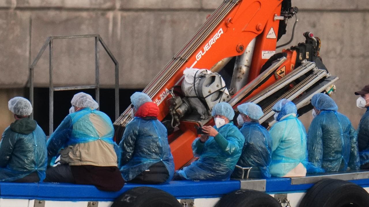 Passengers from the hantavirus-stricken cruise ship MV Hondius