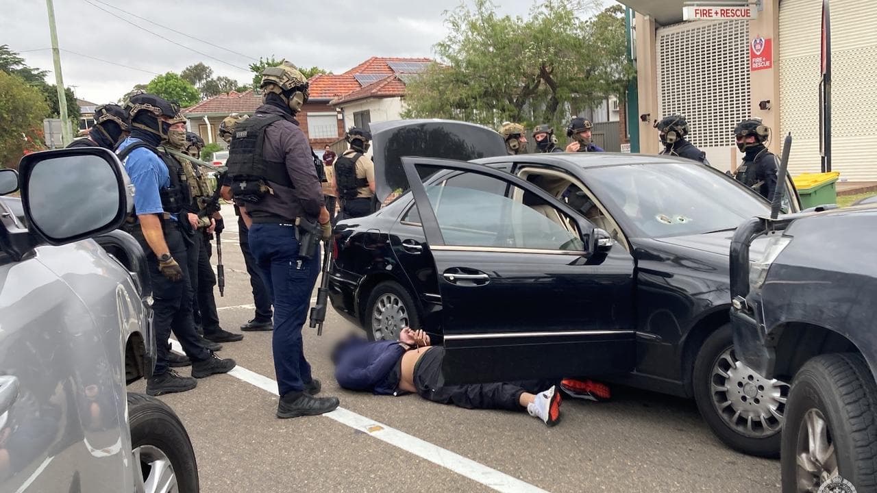 Police arrest a 'kill team' seizing guns