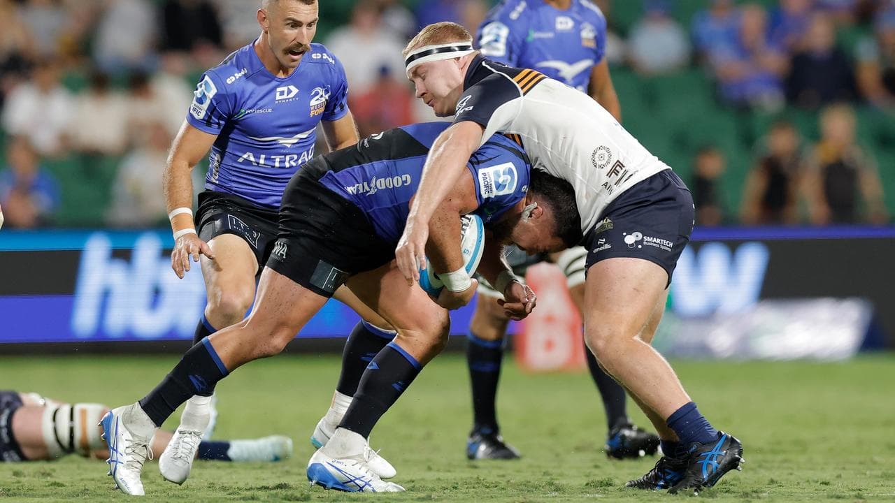 Liam Bowron tackling Kane Koteka.