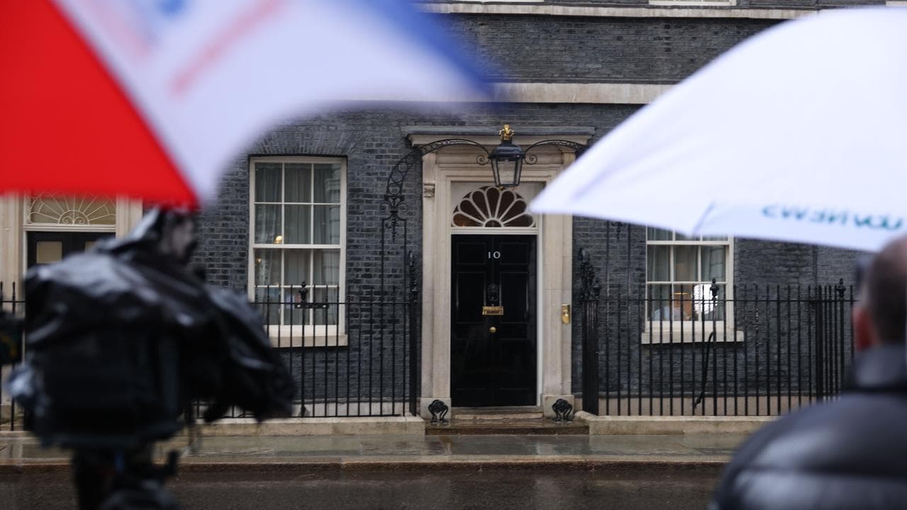 Starmer faces leadership pressure
