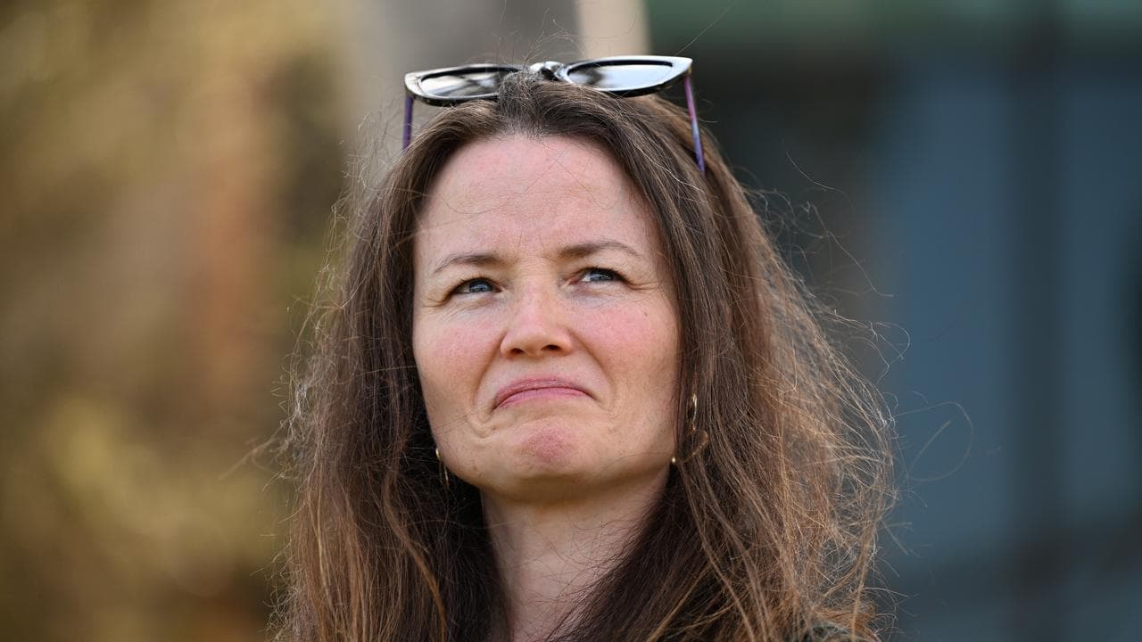 Justine spokes, mother of Isla Bell