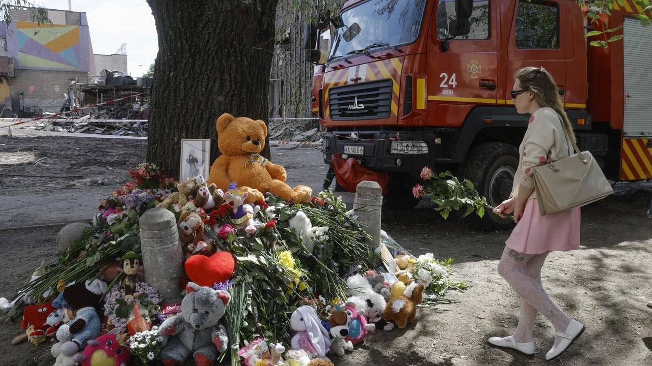 Kyiv mourns victims of Russian attack