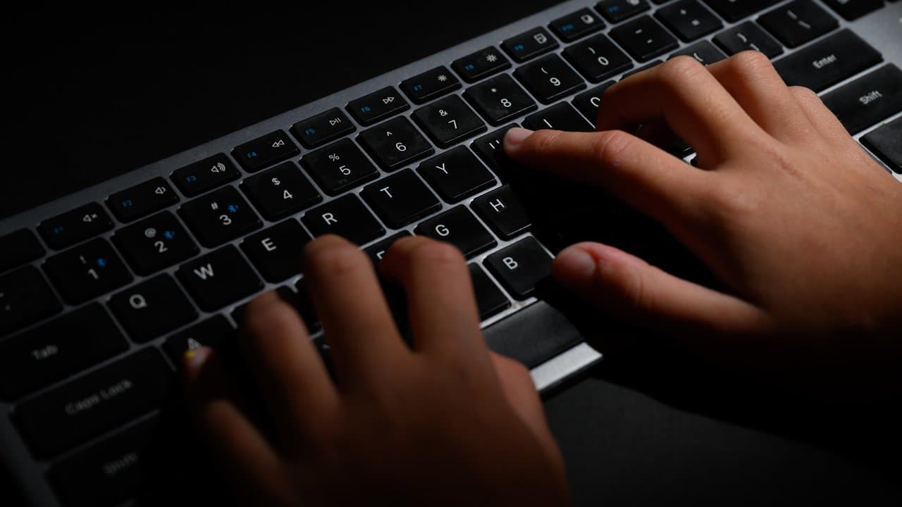 Hands on a keyboard