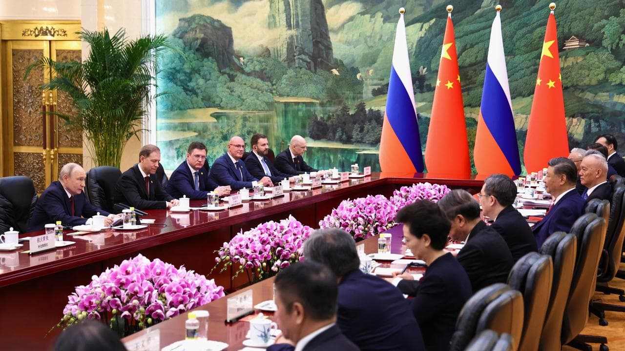 Vladimir Putin and Xi Jinping at a bilateral meeting in Beijing