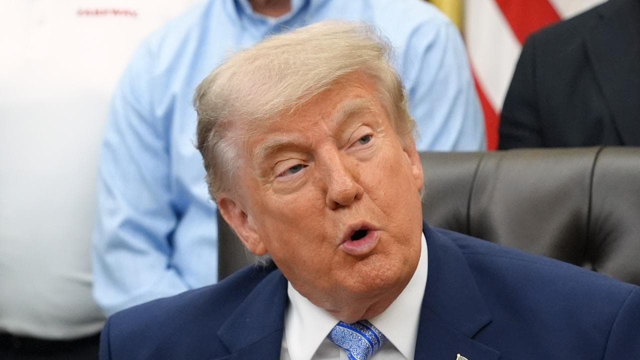 US President Donald Trump speaks speaks in the Oval Office