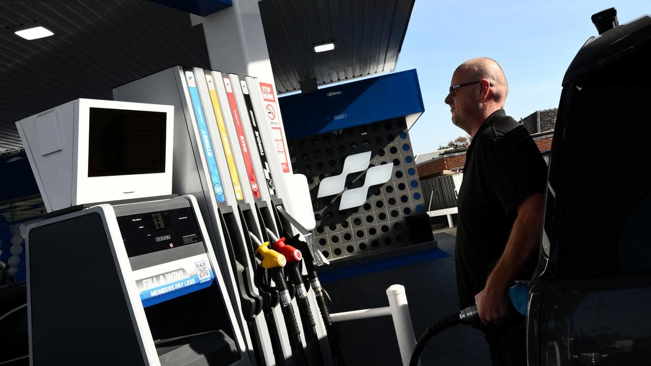 Motorists fill up with discounted fuel