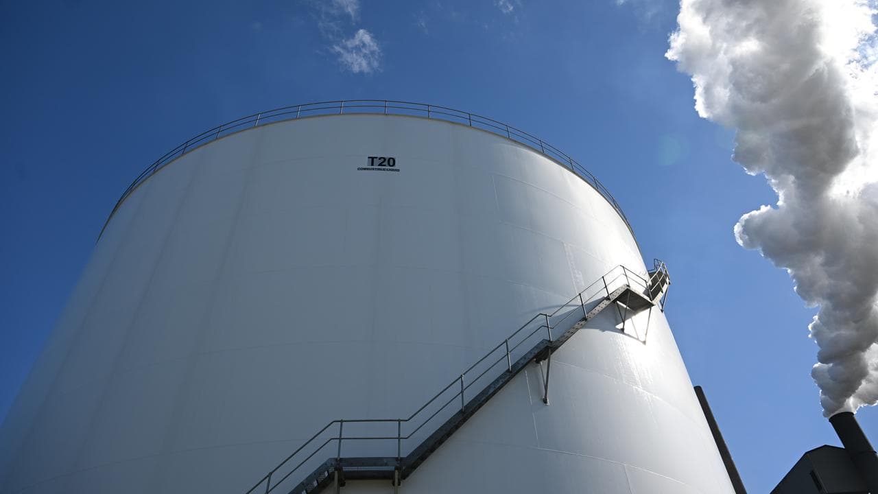 Fuel storage tanks