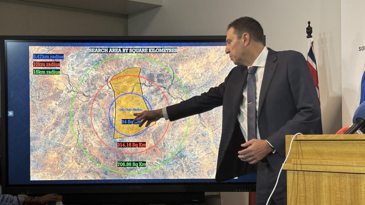 Darren Fielke points to search area on screen
