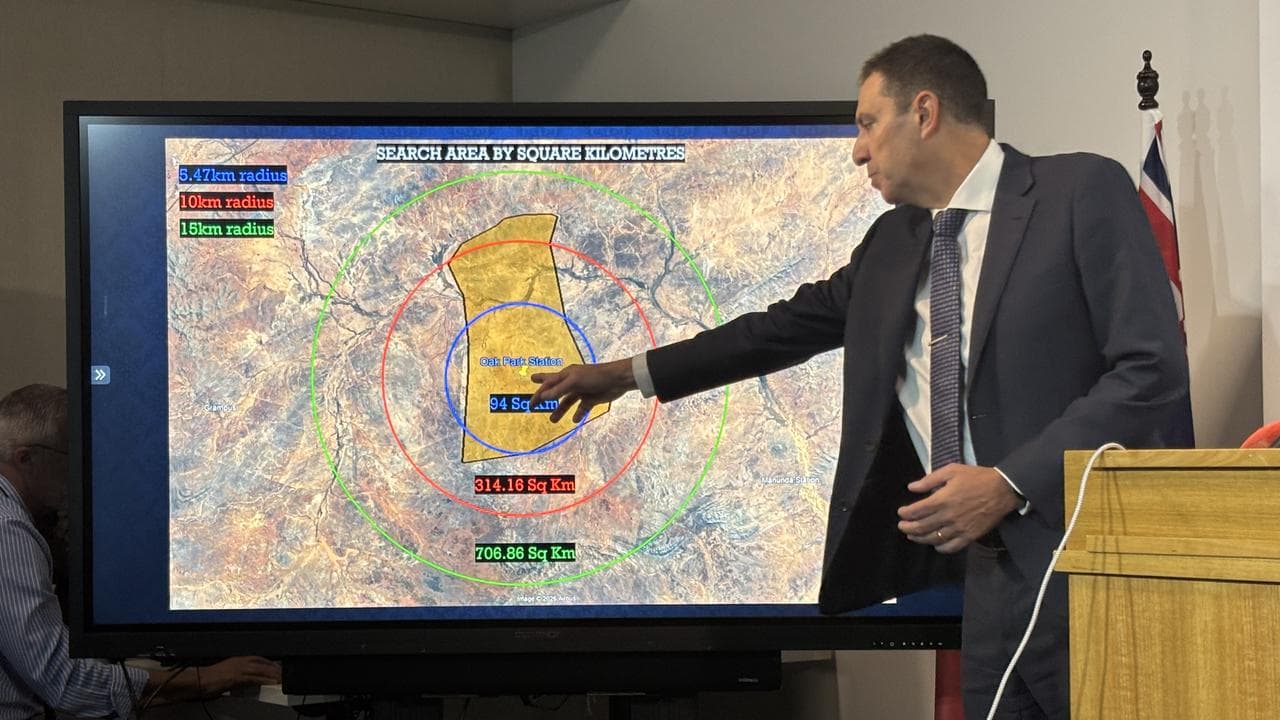Darren Fielke points to search area on screen