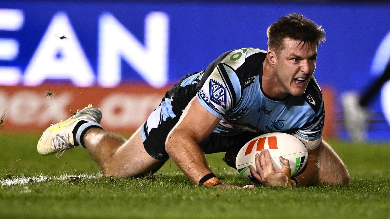 Teig Wilton of the Sharks scores a try