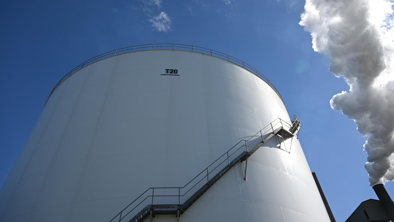 Fuel storage tank