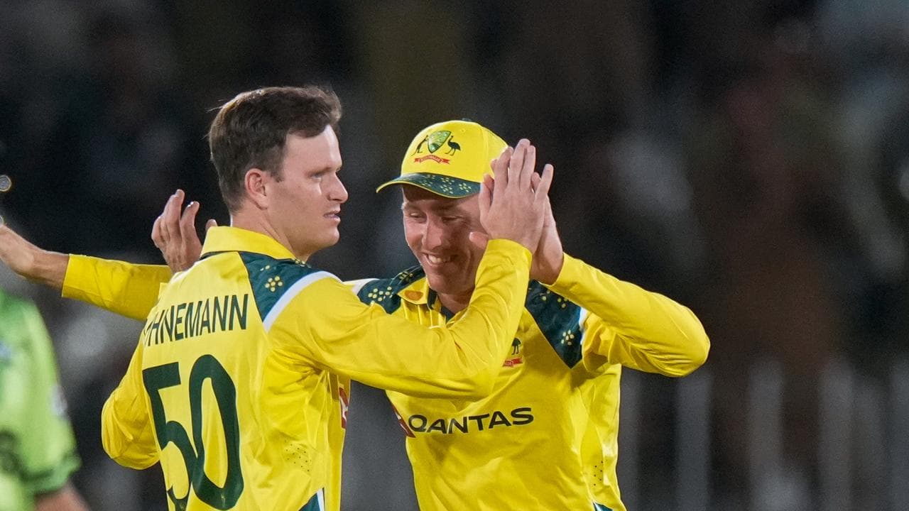 Matthew Kuhnemann (l)  celebrates with Marnus Labuschagne