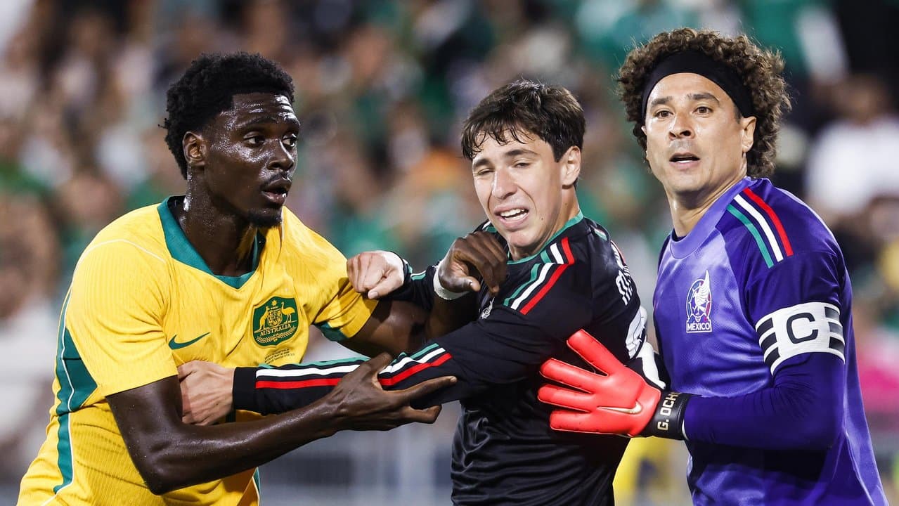 Mohamed Toure  competes with  Orbelin Pineda and Guillermo Ochoa.