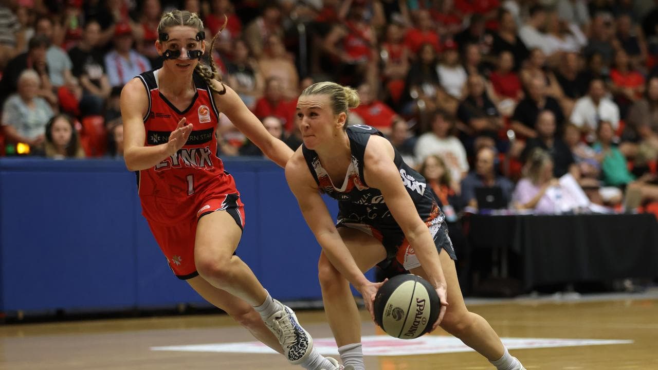 Steph Reid driving to the basket