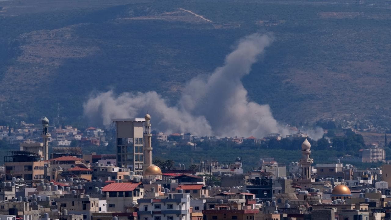Smoke from an Israeli air strike that hit Qlaileh in southern Lebanon