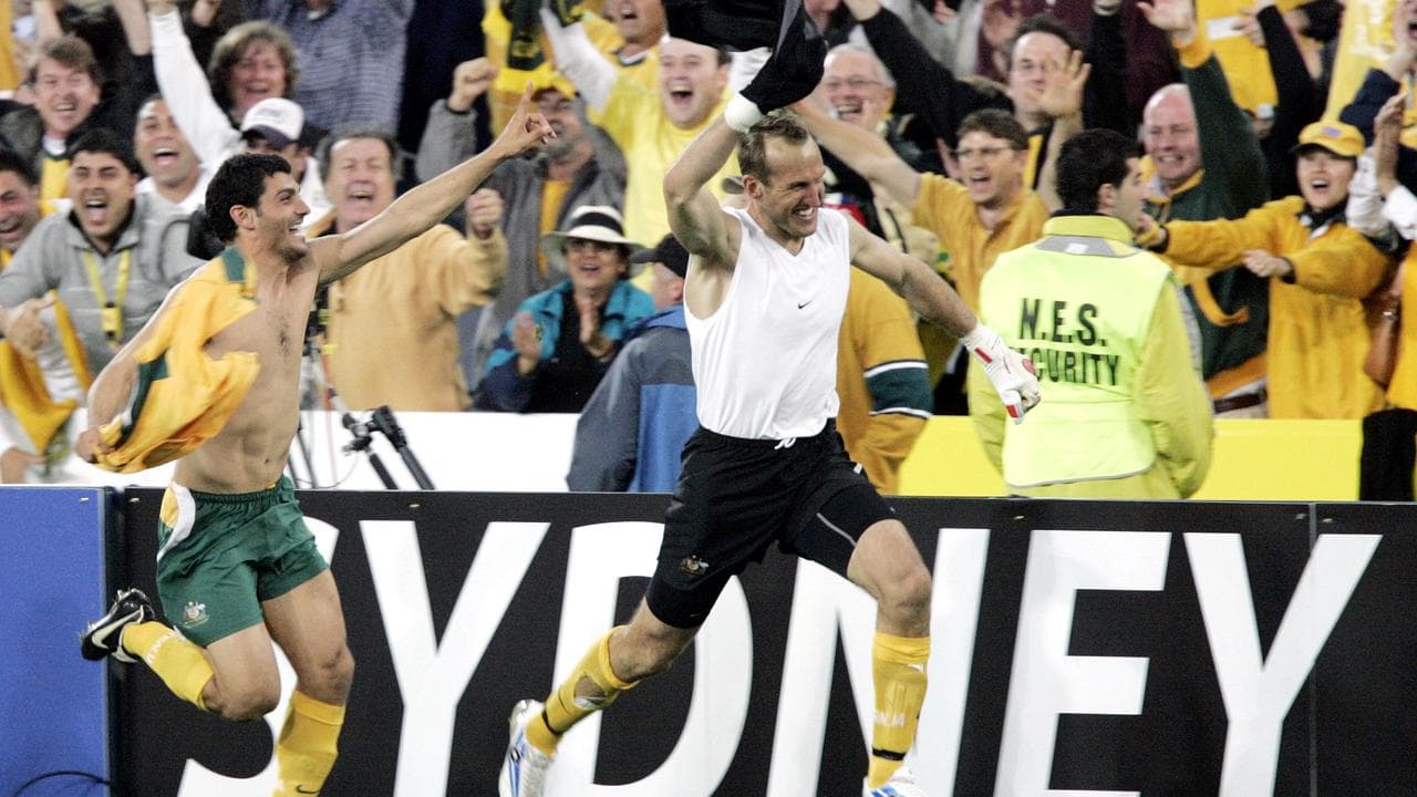 (L-R) John Aloisi and Mark Schwarzer.