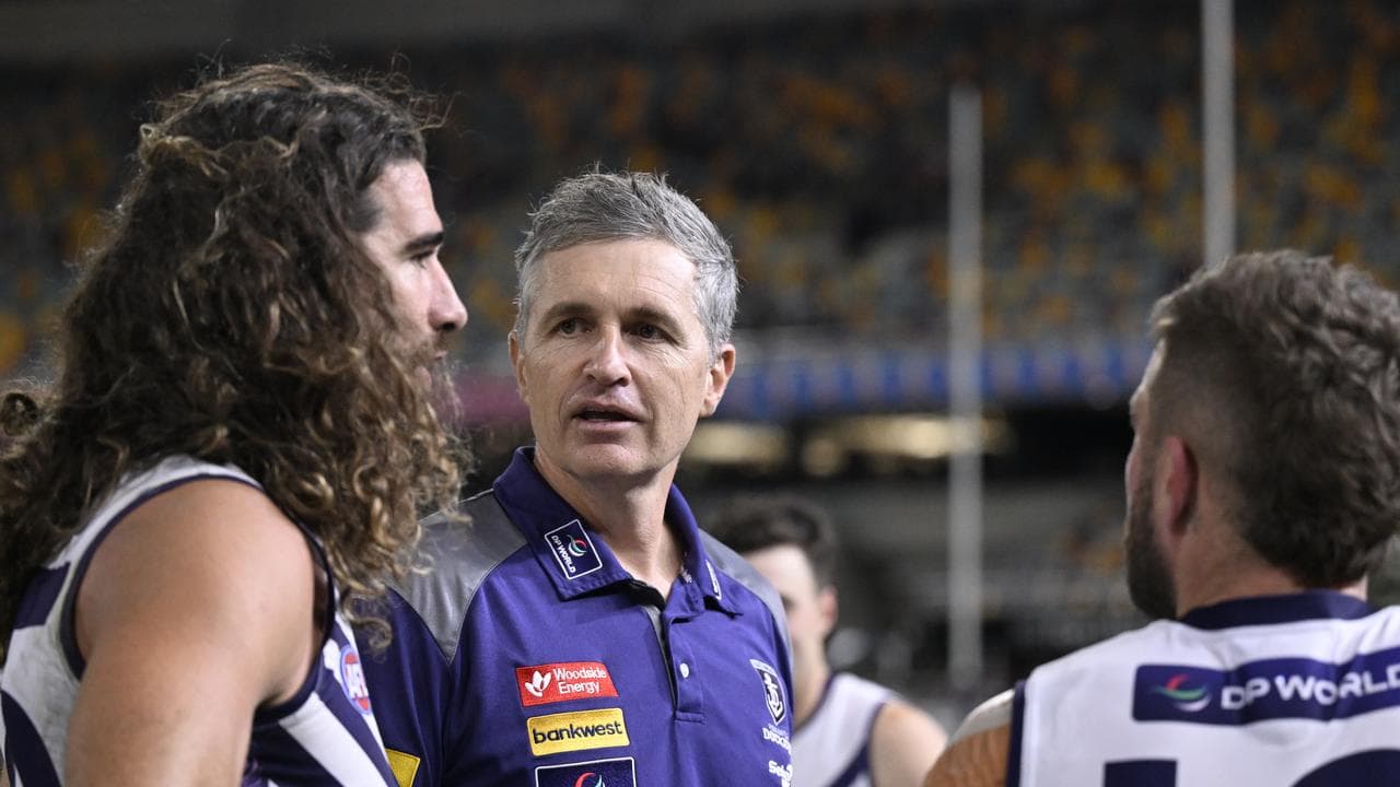 Alex Pearce chats with coach Justin Longmuir