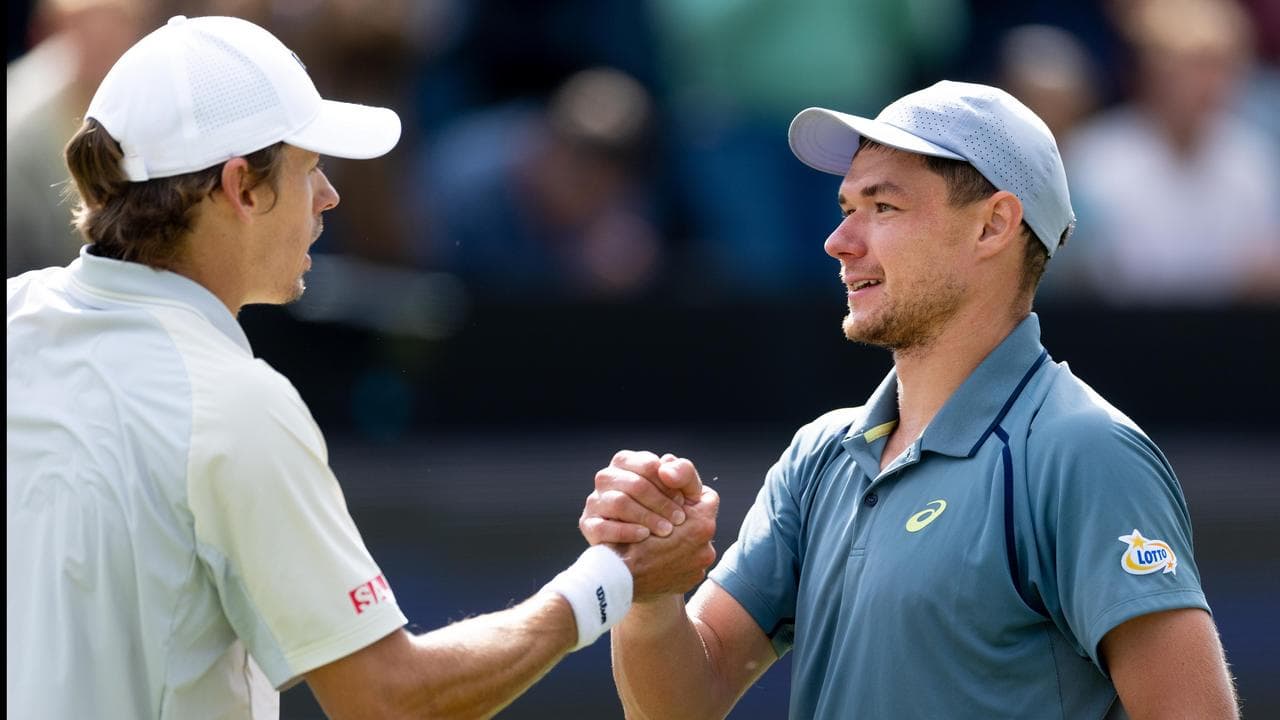 Alex de Minaur (l)