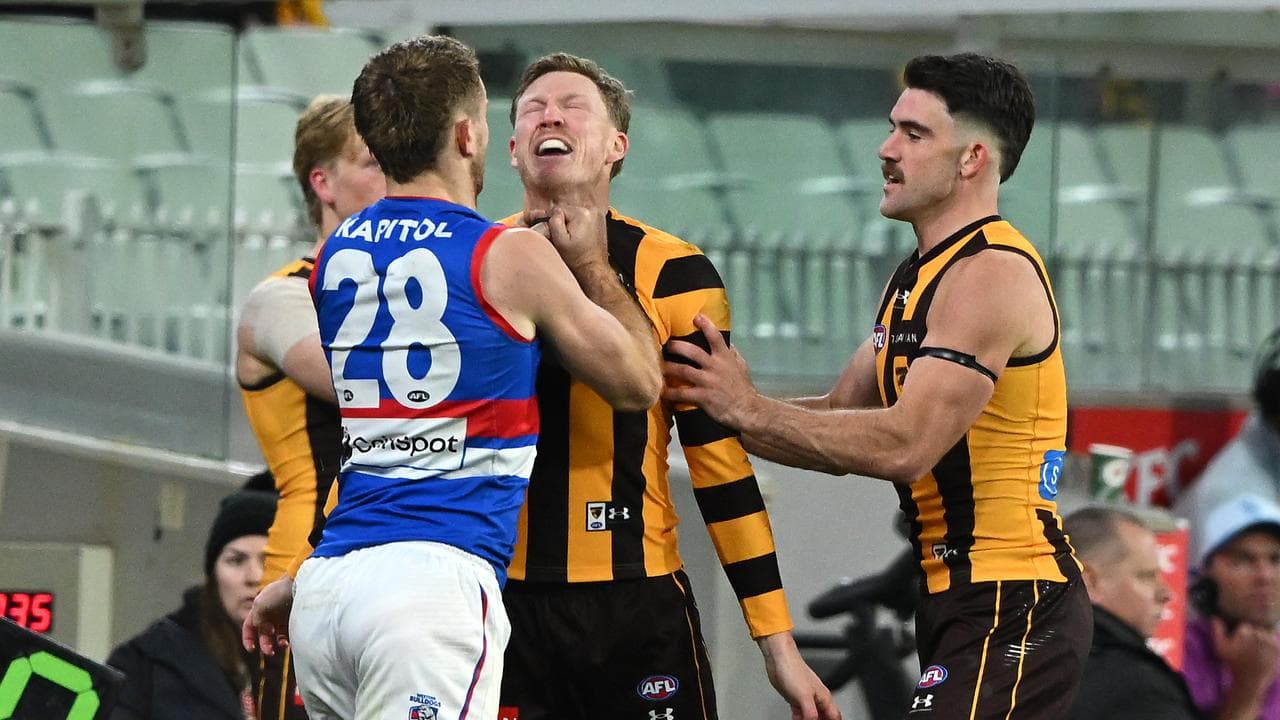 Will Lewis did his best to unsettle Hawthorn's James Sicily.