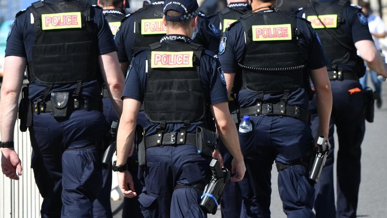 Police officers (file)