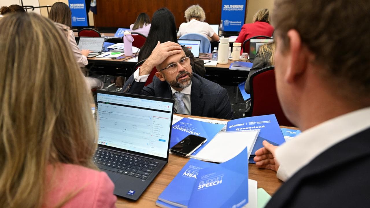 David Janetzki talks to journalists