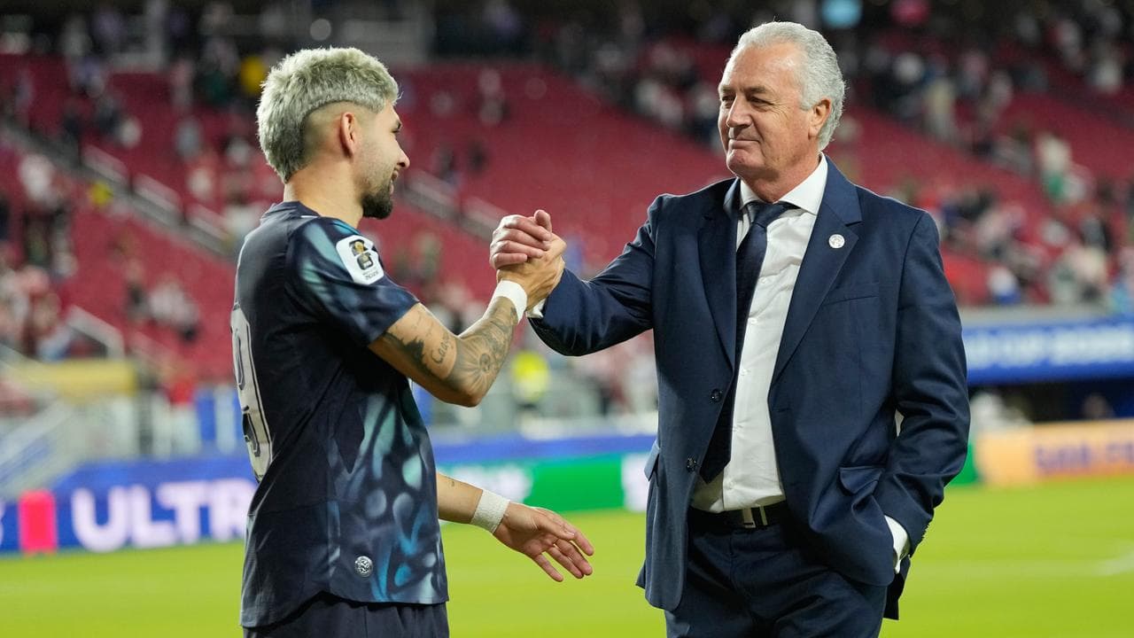 (L-R) Julio Enciso and Gustavo Alfaro.