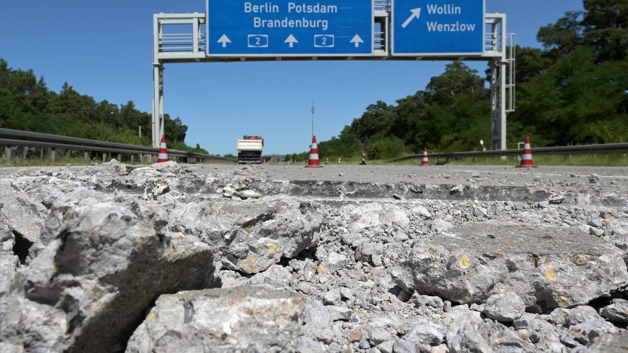 Extreme heat has damaged part of the A2 highway in Germany