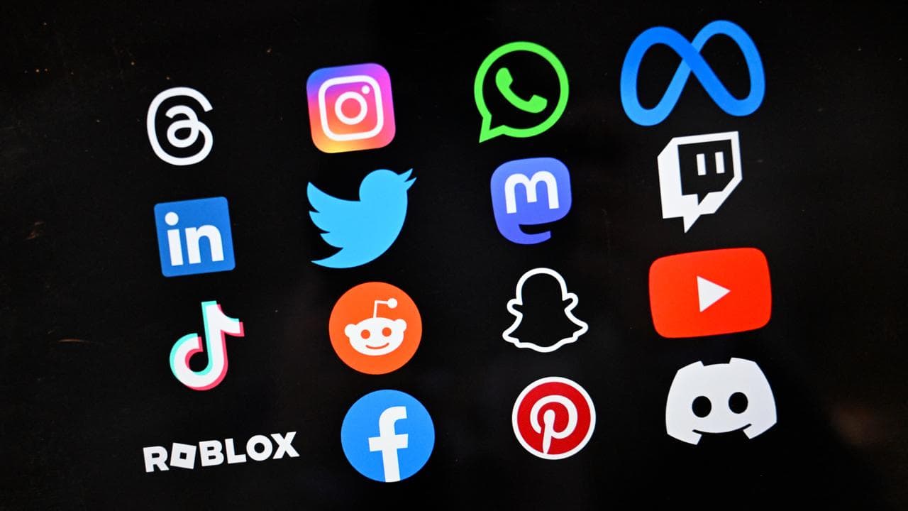 Social media app logos