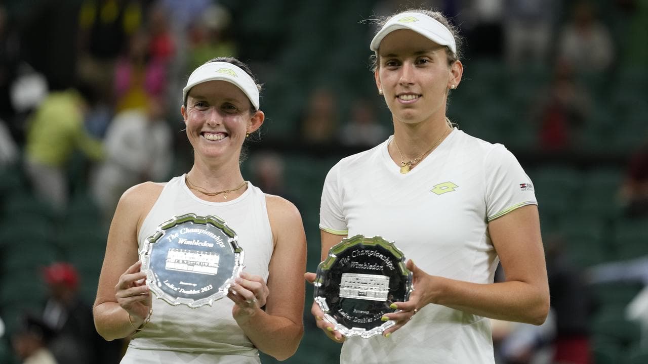 (L-R) Storm Hunter and Elise Mertens.