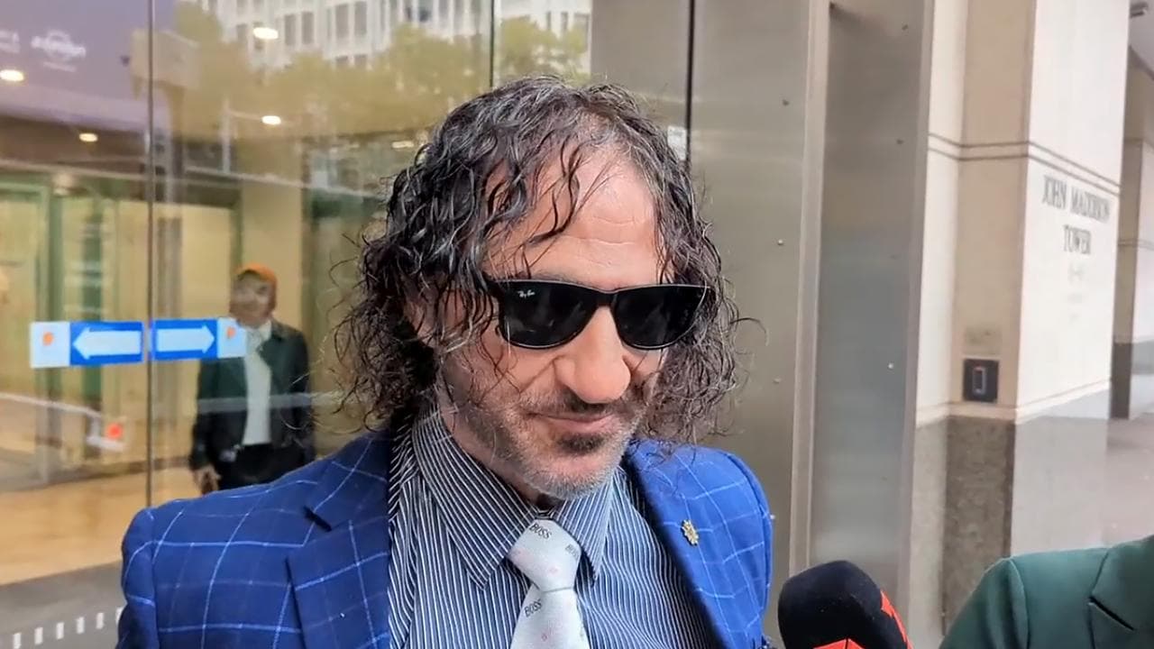 Image of barrister outside a courthouse