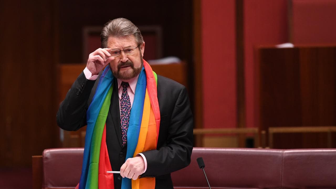 Courage': tributes for firebrand newsman Derryn Hinch
