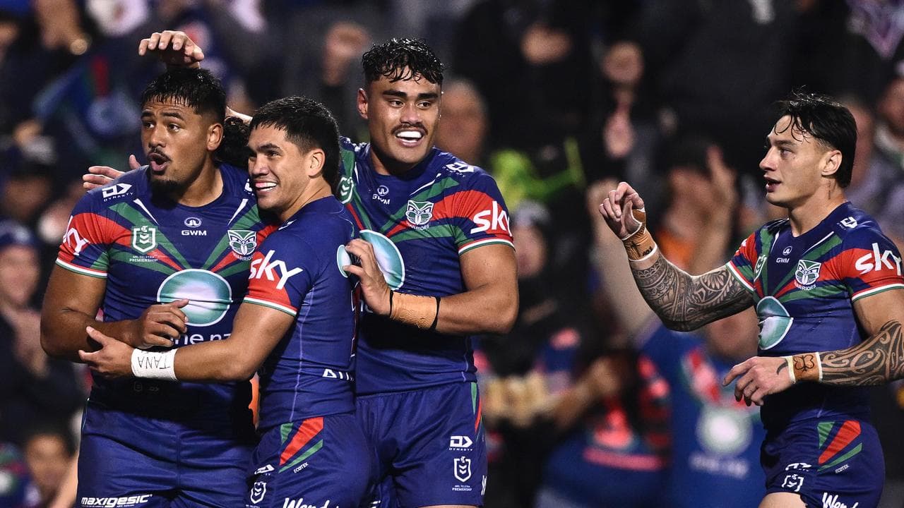 Ali Leiataua of the Warriors (left)