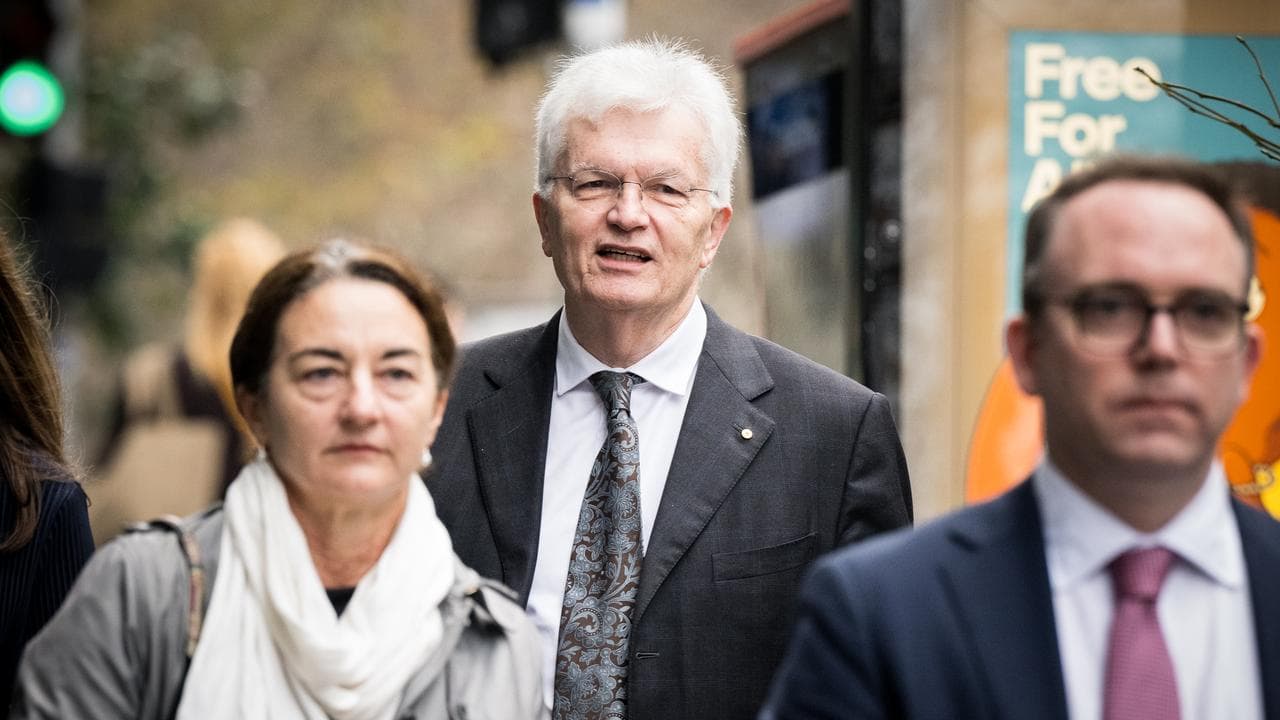 Interim Vice Chancellor Professor Glyn Davis (centre)
