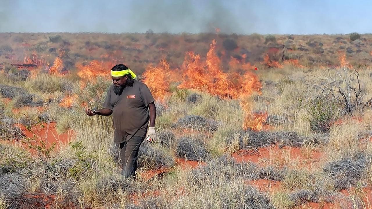 Peppi Drover burning spinifex in the Uluperte Homelands