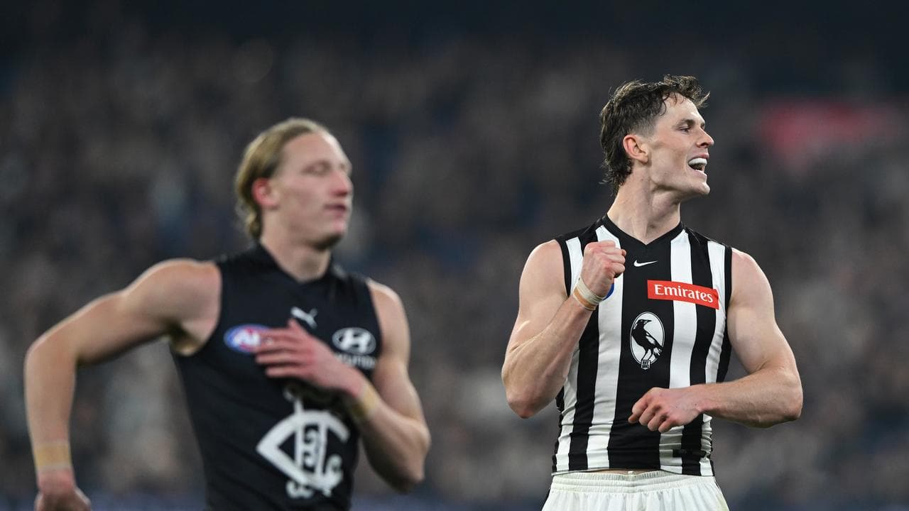 Ned Long of Collingwood (right)