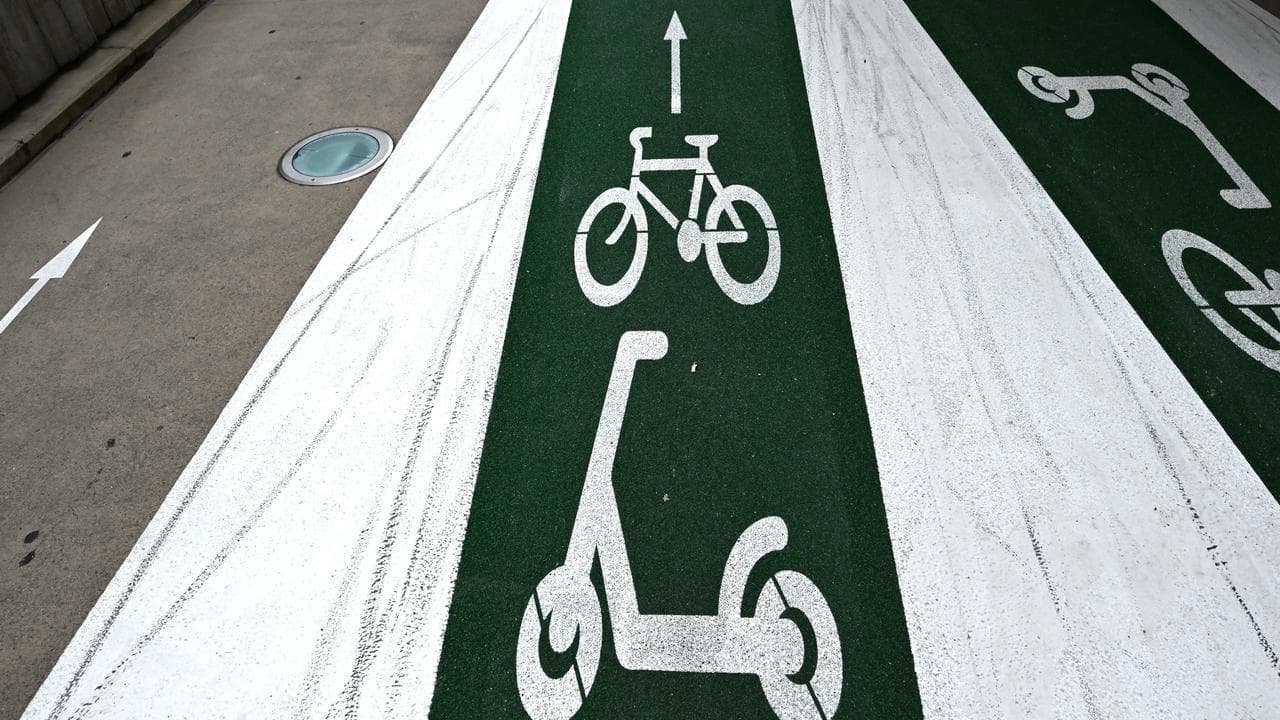 Bike lane across the Kurilpa Bridge in Brisbane