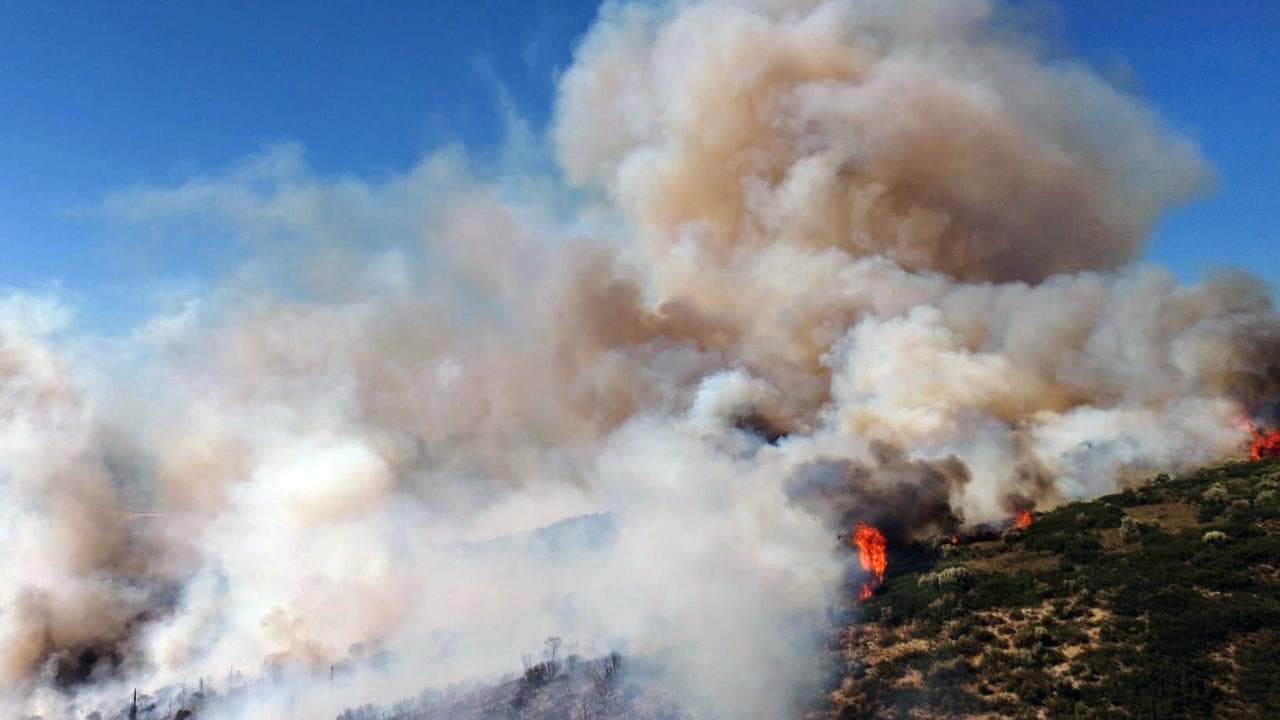 Wildfire prompts evacuation in Greece