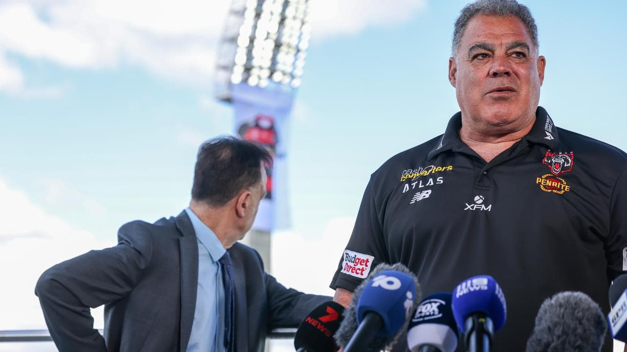 (L-R) Peter V'landys and Mal Meninga.