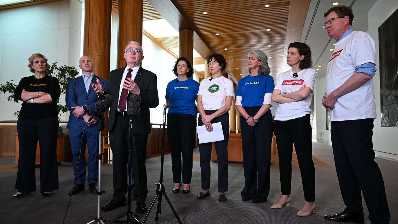 Andrew Wilkie and other indepedent MPs