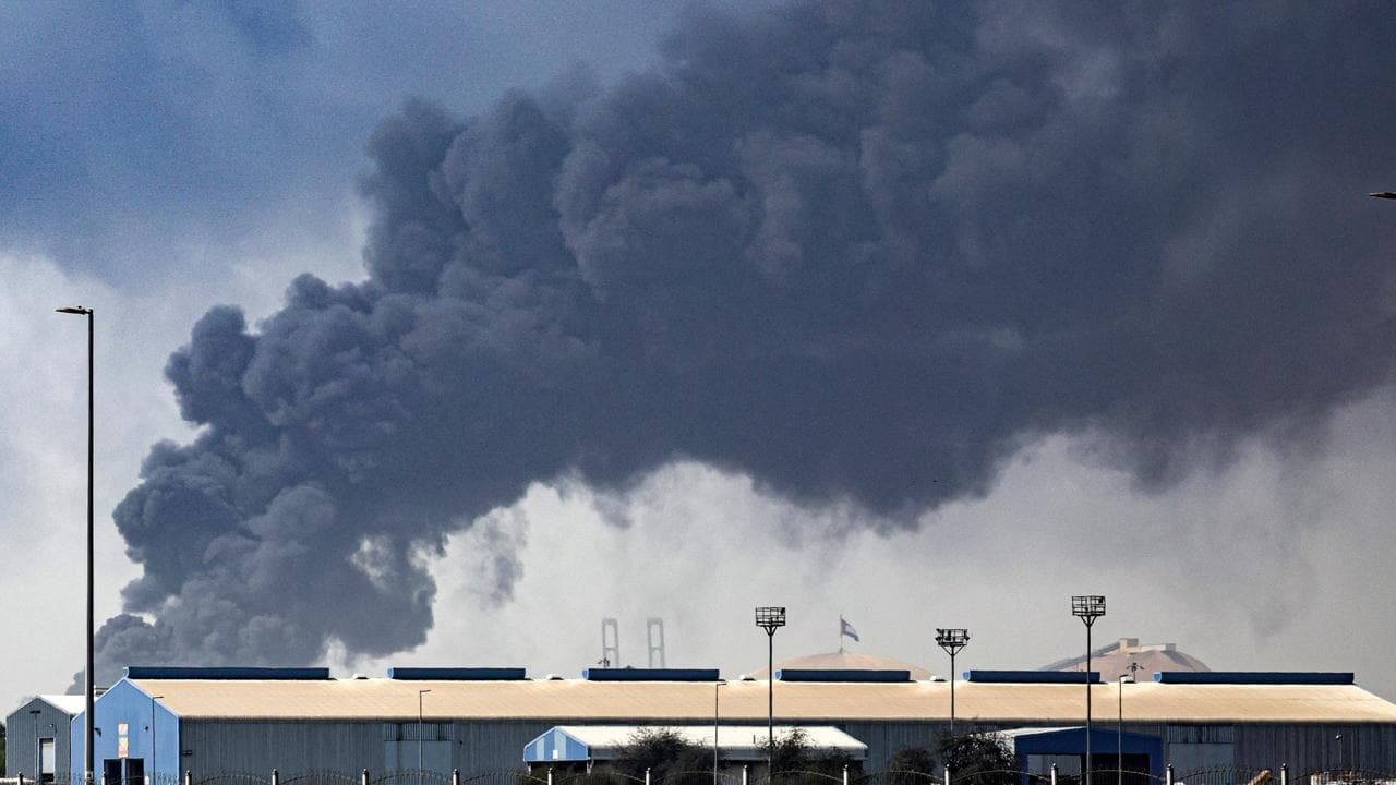Smoke above the Jebel Ali port in Dubai after an Iranian attack