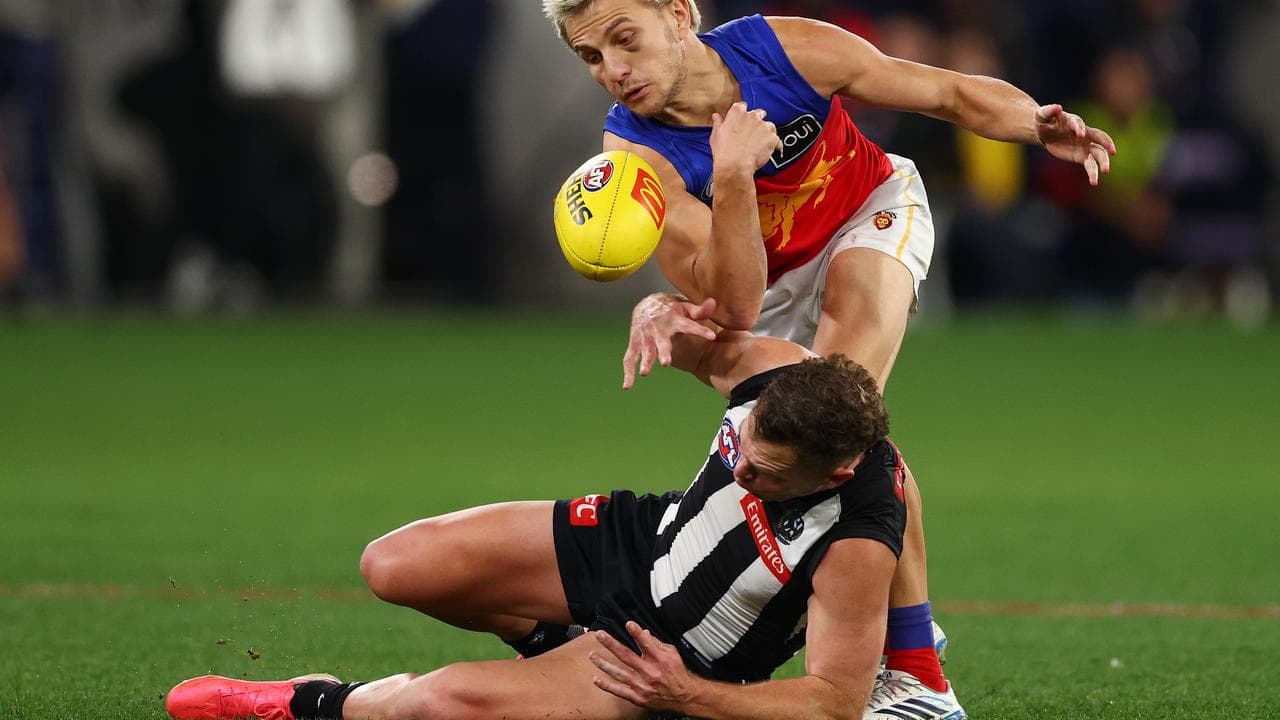 Kai Lohmann tangles with Dan Houston.